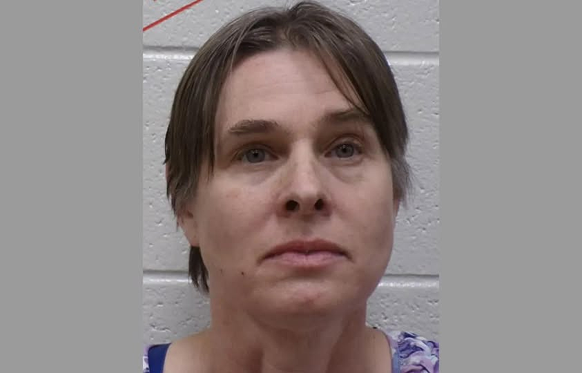 Horror at Thanksgiving: Mother Accused of Poisoning Daughter’s Wine, Killing Her in Chilling Family Dinner