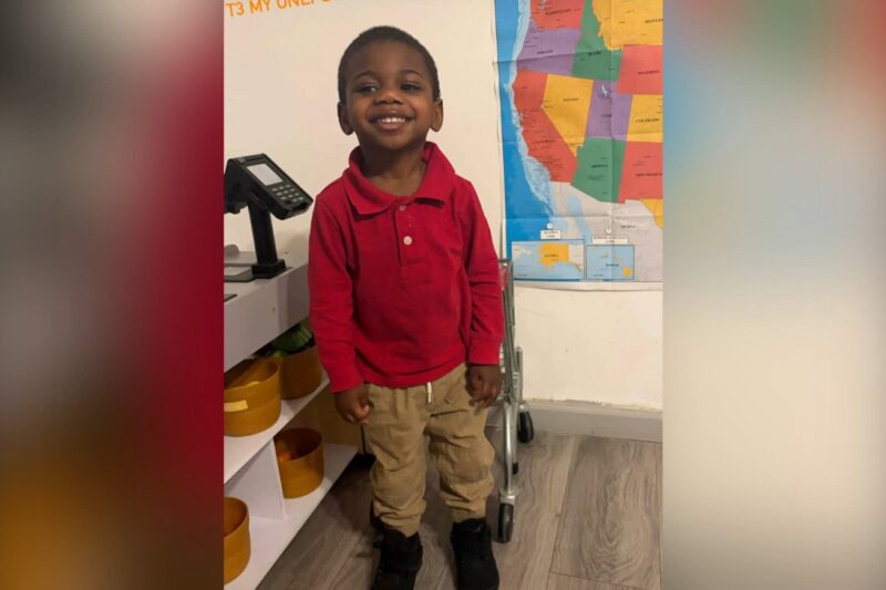 According to authorities, the incident occurred in the early morning hours of April 10. Police reported that the child was under the care of his father, Tarvis Phenix Jr., at the time of the tragedy